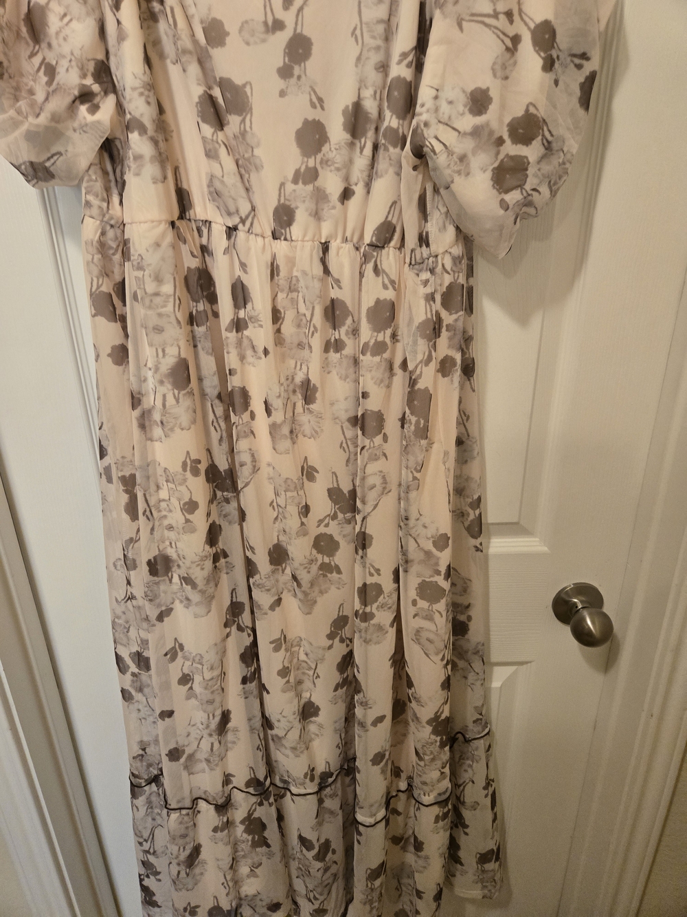 Polagram Beige Floral Puff-Sleeve Maxi Dress - Picture 14 of 15